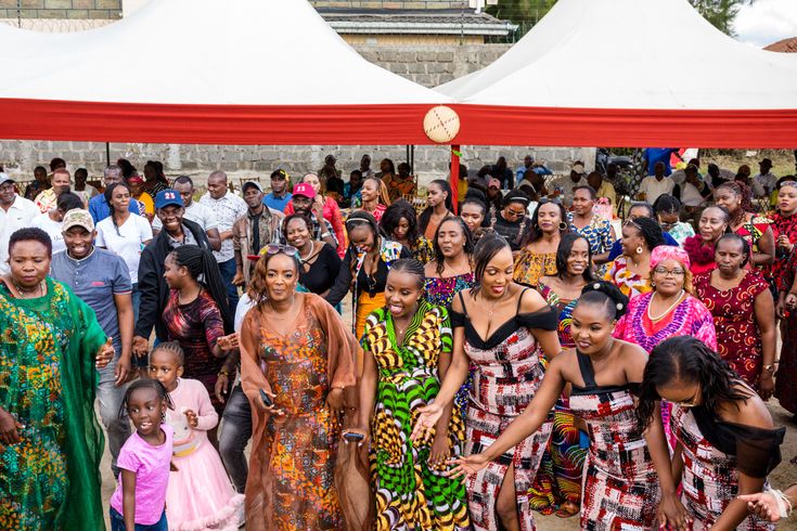 Wide view of the crowd in kamba traditional ceremony